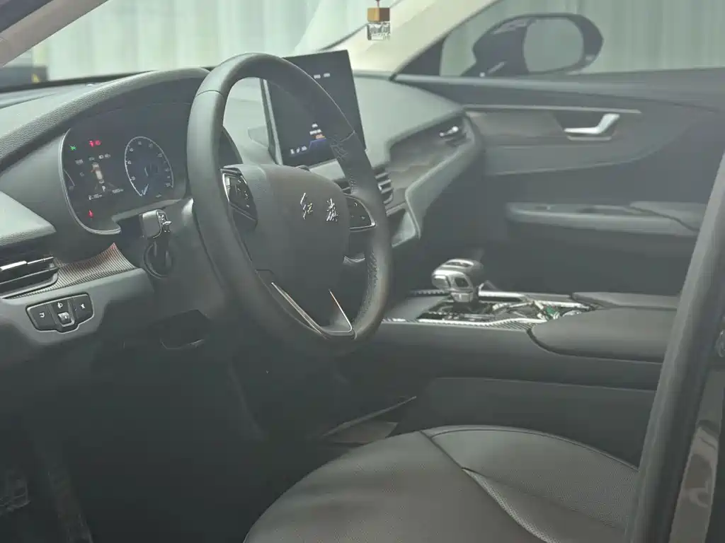 Hongqi E-QM5 2024 450km Travel Edition