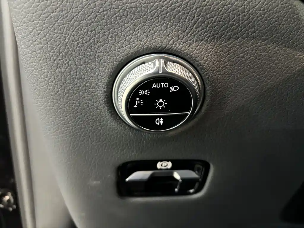 Mercedes-Benz GLC 260 L 4MATIC Luxury 5-Seater 2024