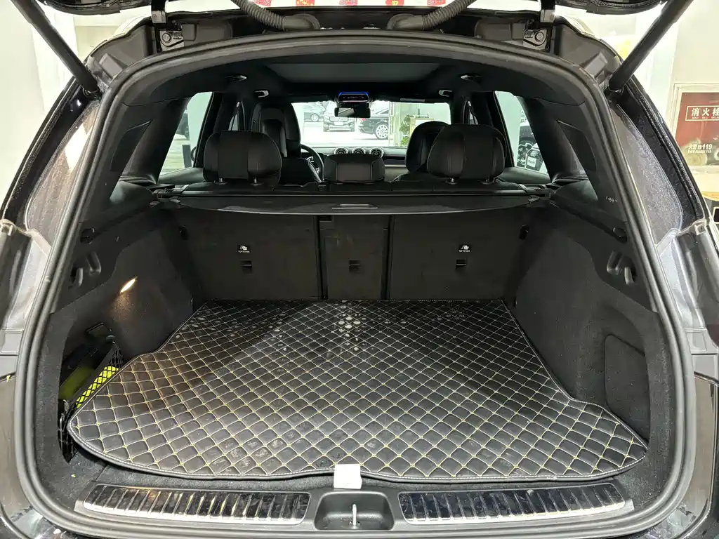 Mercedes-Benz GLC 260 L 4MATIC Luxury 5-Seater 2024