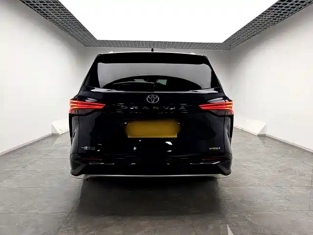 Toyota Granvia 2023 2.5L Hybrid Flagship VIP Edition