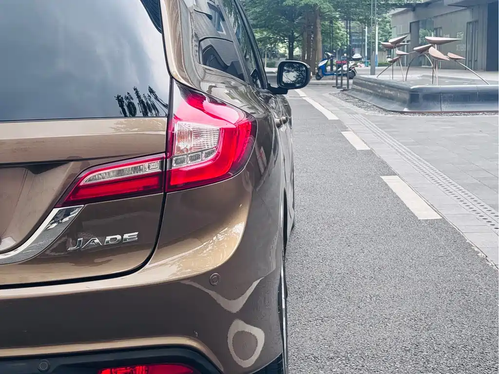 Honda Jade 2014 1.8L Automatic Comfort Elite Edition 5-Seater