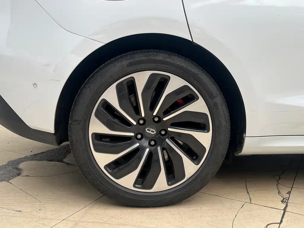 AITO M5 2022 EREV AWD Performance Edition