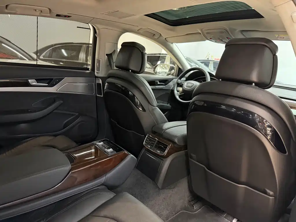 Audi A8L 45 TFSI quattro Comfort Edition