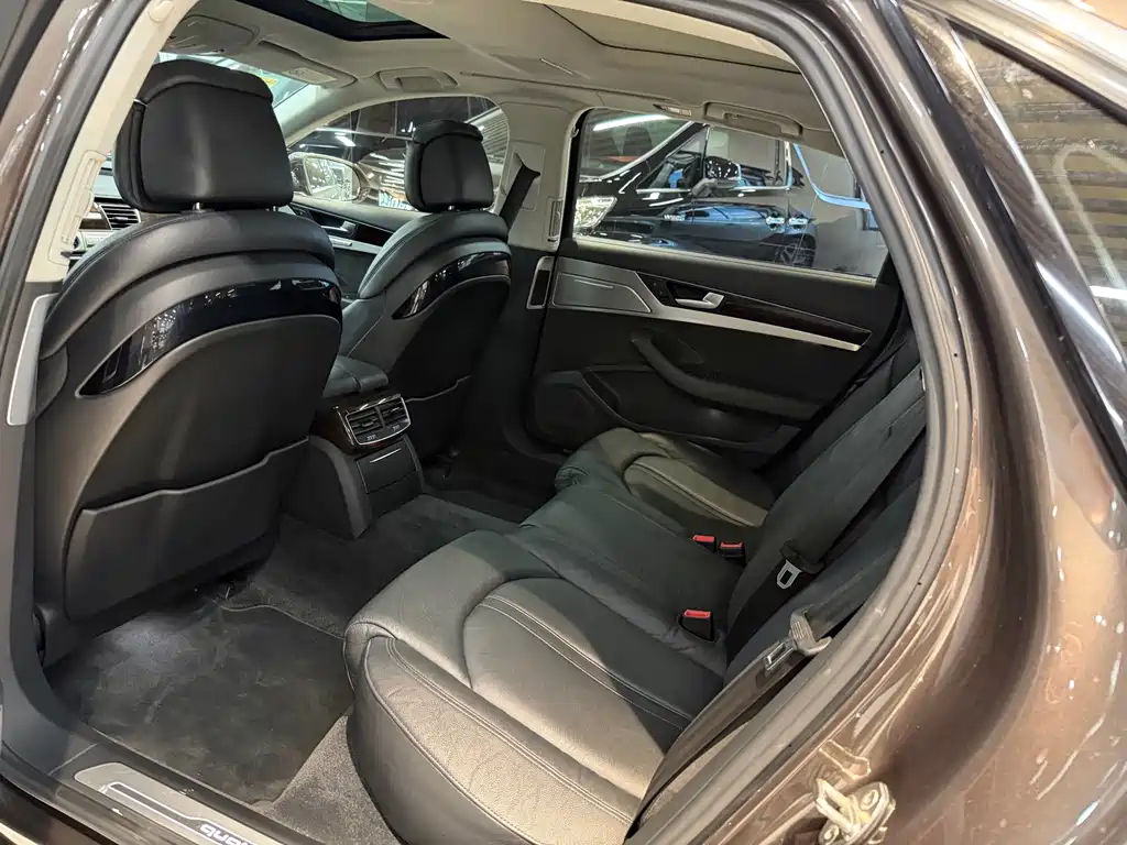 Audi A8L 45 TFSI quattro Comfort Edition