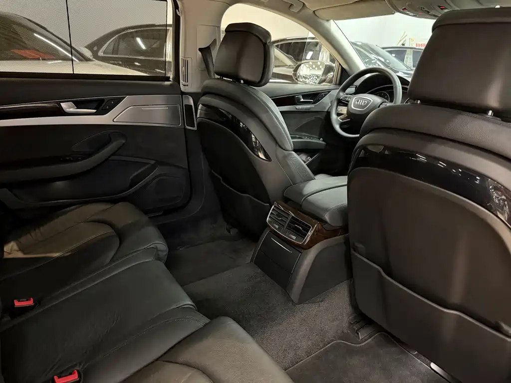 Audi A8L 45 TFSI quattro Comfort Edition