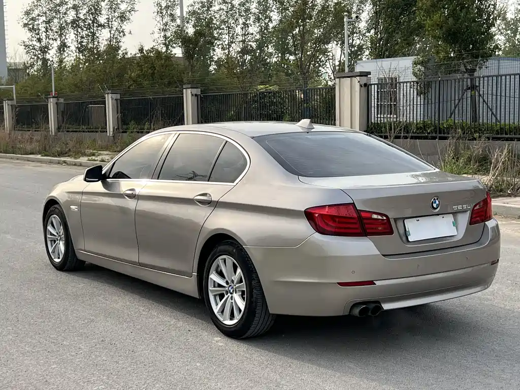 BMW 5 Series 2012 523Li Luxury - фото 7