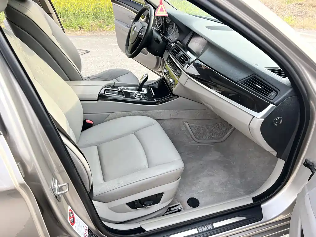 BMW 5 Series 2012 523Li Luxury - фото 17