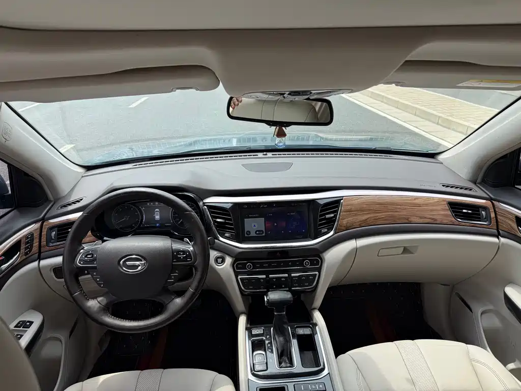 GAC Trumpchi GS8 2017 320T FWD Luxury Smart Connect Edition (7-seater)