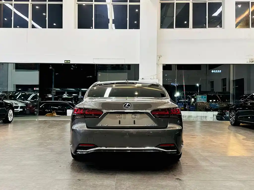 Lexus LS 500h Luxury Edition 2021