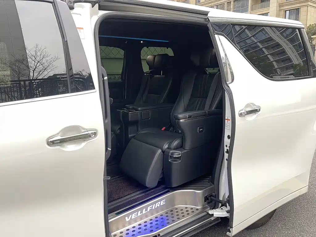 Toyota Vellfire 2019 Hybrid 2.5L HV Premium Edition
