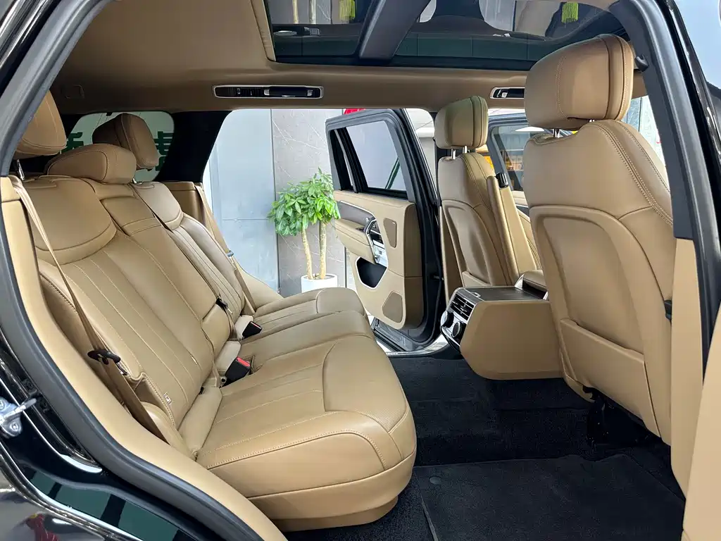 Range Rover 2024 3.0 L6 400PS Autobiography LWB