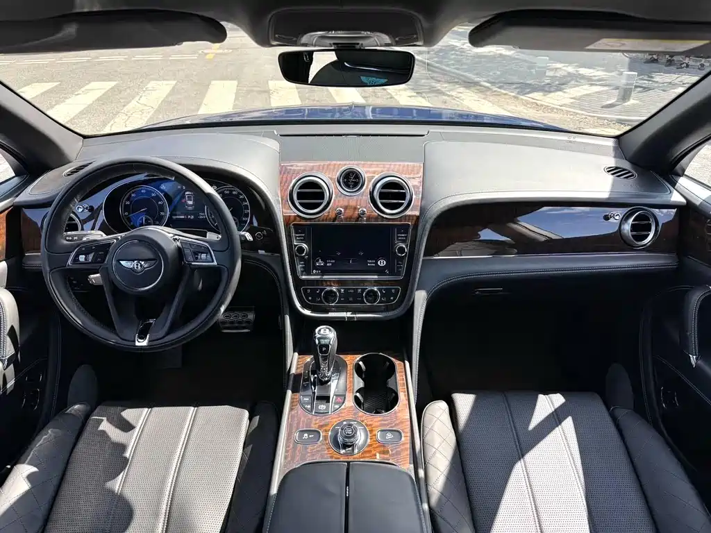Bentayga 2016 6.0T Standard Edition