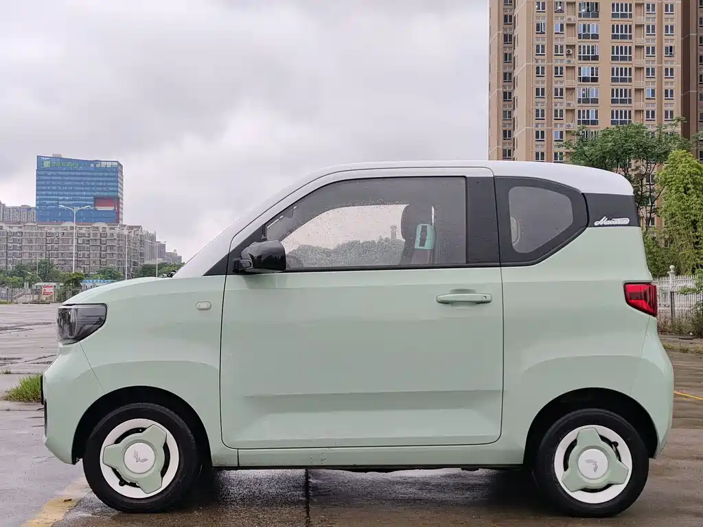 Hongguang MINI EV 2021 Macaron Premium Edition LFP
