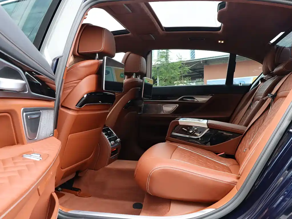 BMW 7 Series 2022 740Li xDrive Executive Edition M Sport Package - фото 14