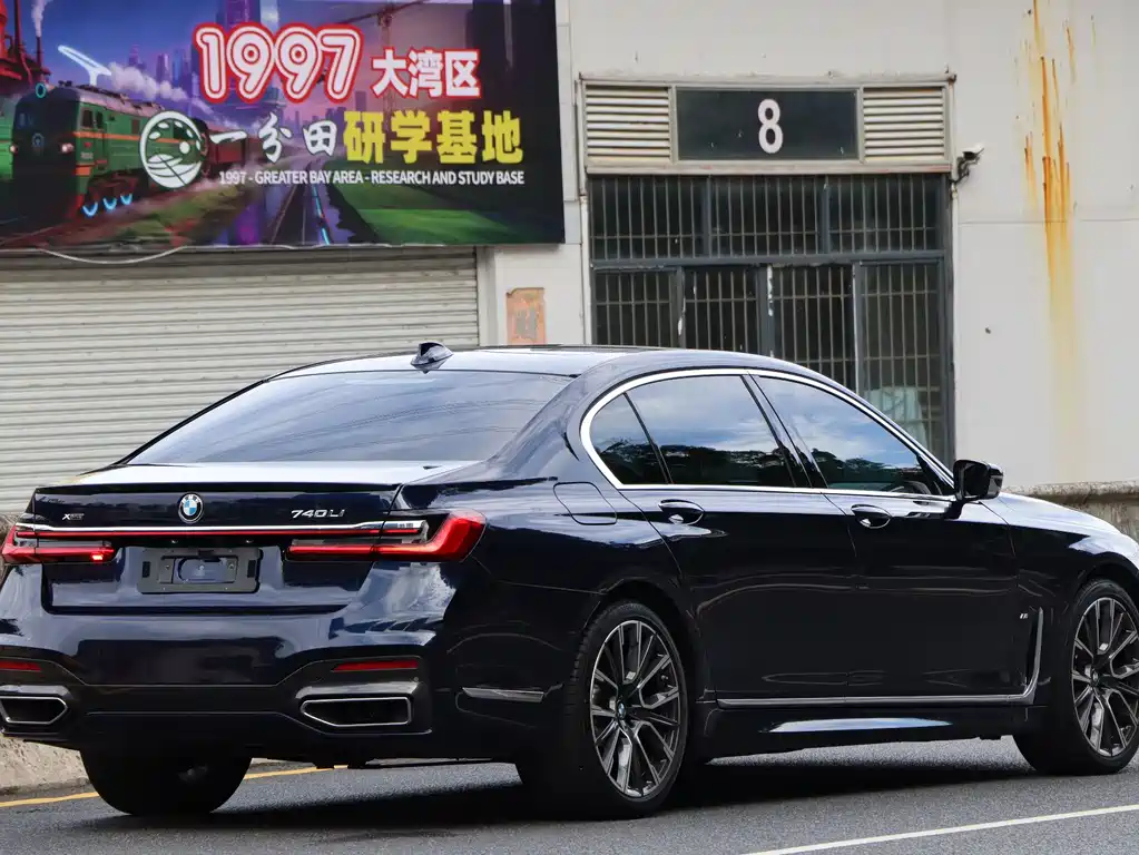 BMW 7 Series 2022 740Li xDrive Executive Edition M Sport Package - фото 6