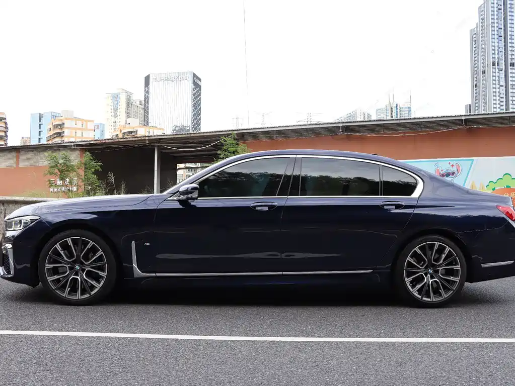 BMW 7 Series 2022 740Li xDrive Executive Edition M Sport Package - фото 7