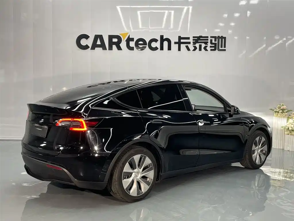 Tesla Model Y 2022 RWD