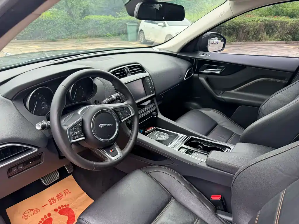 捷豹F-PACE 2018款 2.0T 两驱都市尊享版