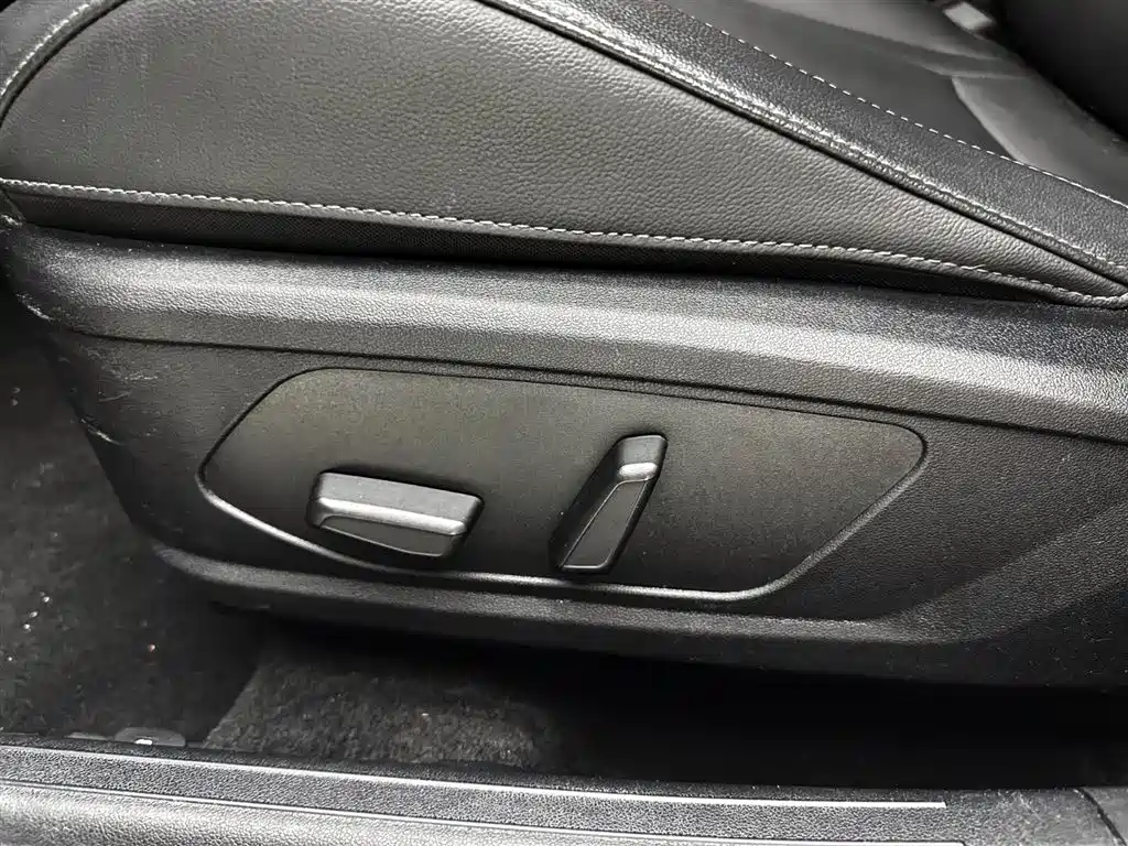 Hyundai Elantra 2022 1.5L CVT LUX Premium Edition