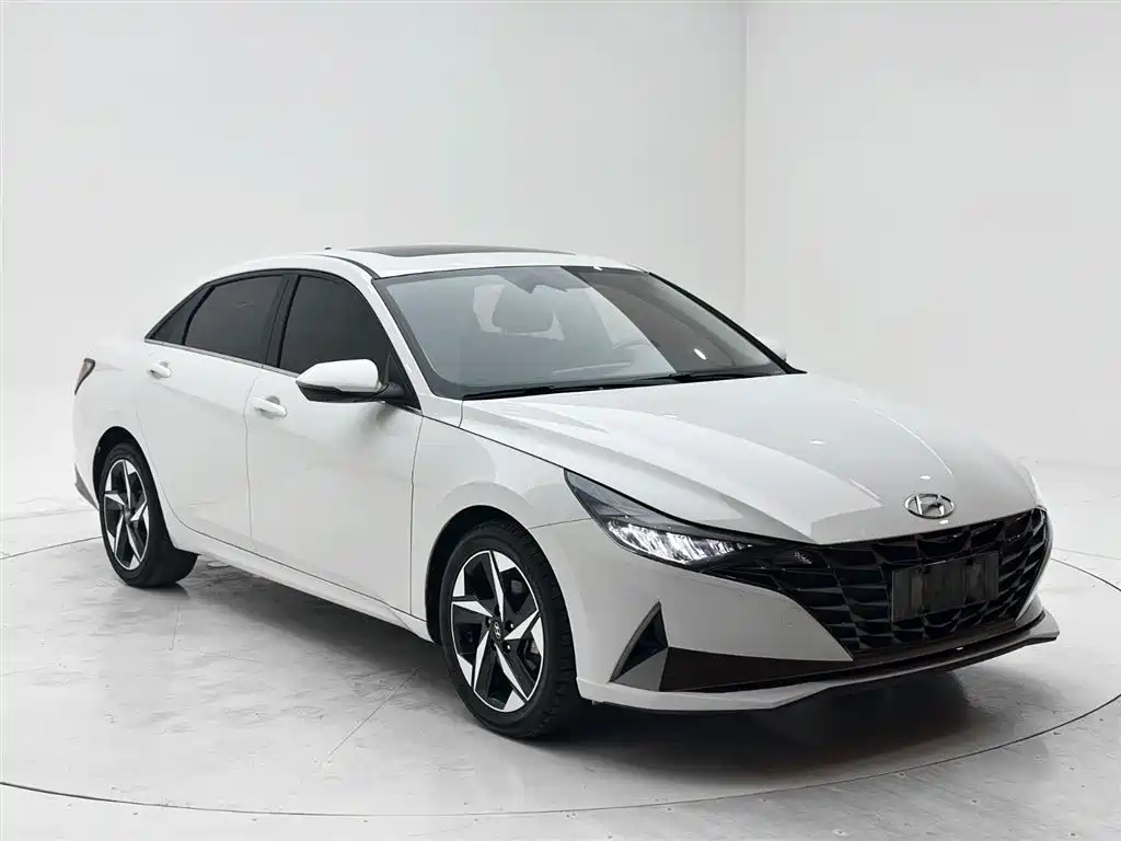 Hyundai Elantra 2022 1.5L CVT LUX Premium Edition