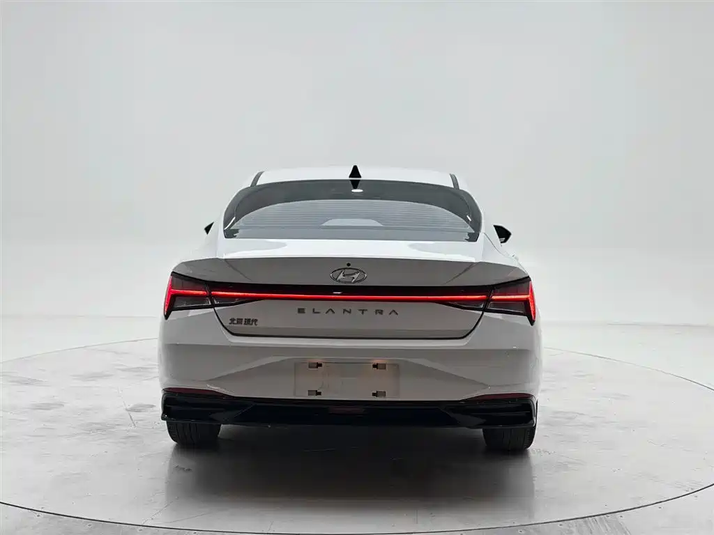 Hyundai Elantra 2022 1.5L CVT LUX Premium Edition