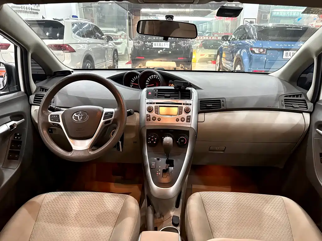 Yizhi 2015 180E CVT Crossover Edition