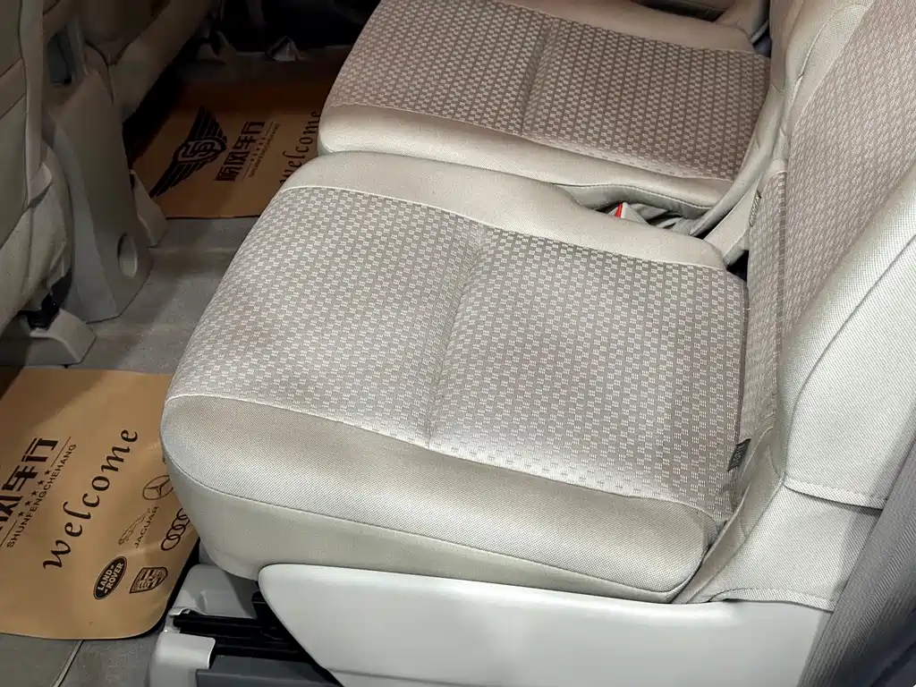 Yizhi 2015 180E CVT Crossover Edition