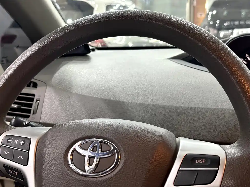 Yizhi 2015 180E CVT Crossover Edition