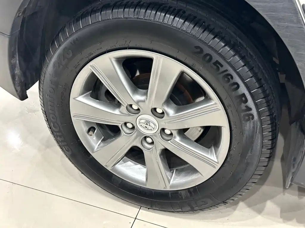 Yizhi 2015 180E CVT Crossover Edition