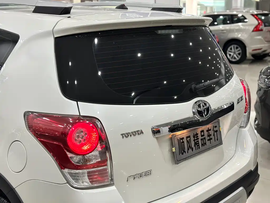 Yizhi 2015 180E CVT Crossover Edition