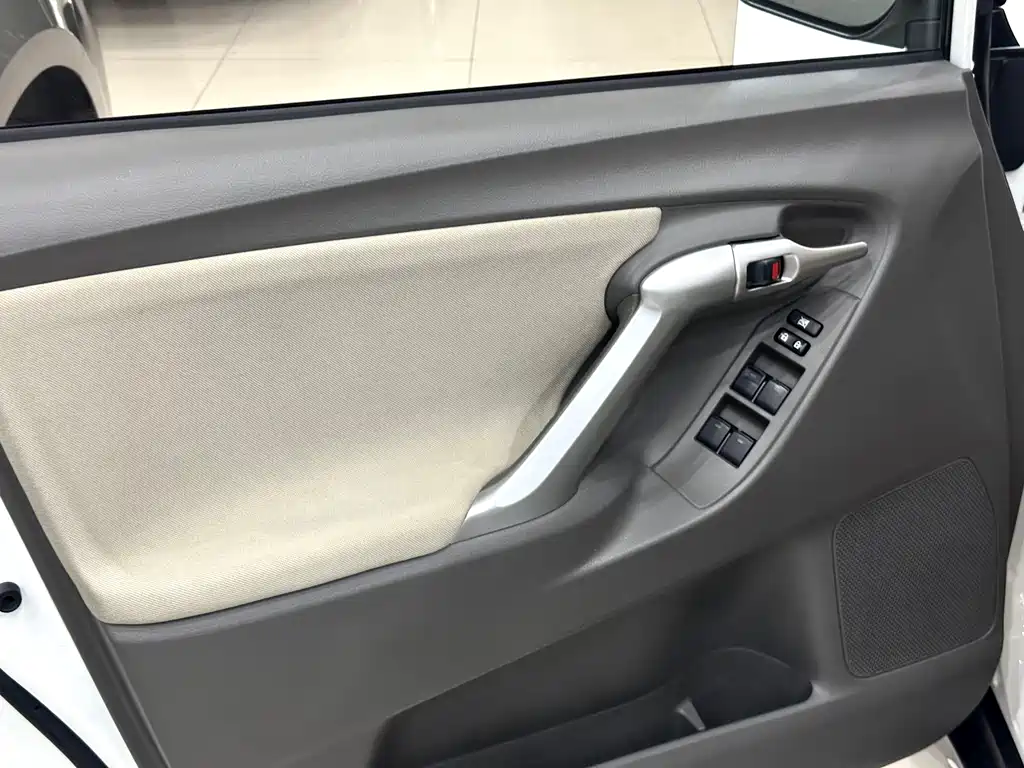 Yizhi 2015 180E CVT Crossover Edition