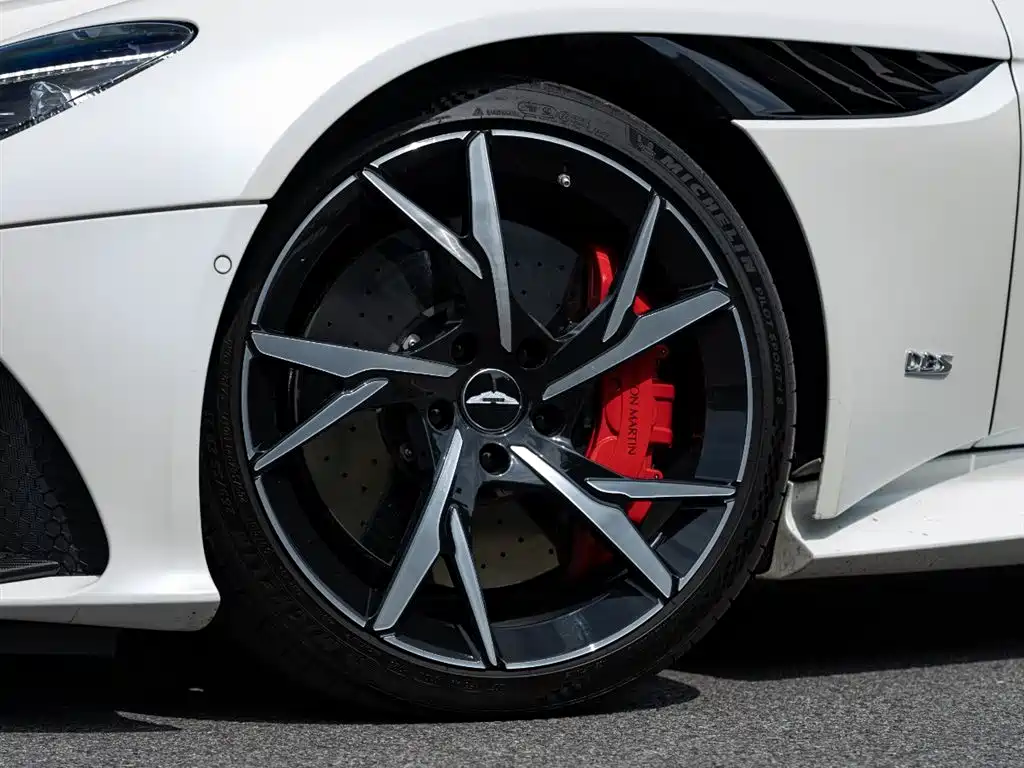 Aston Martin DBS Superleggera V12 Coupe