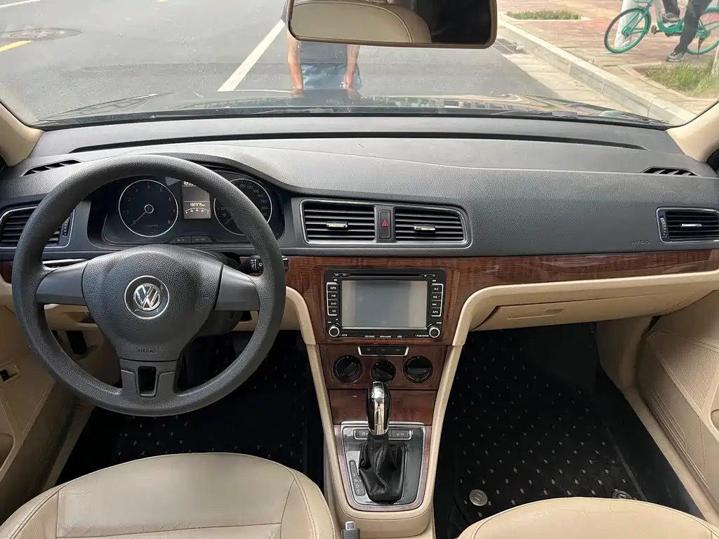 Volkswagen Lavida 2013 Classic Facelift 1.6L Automatic Comfort Edition