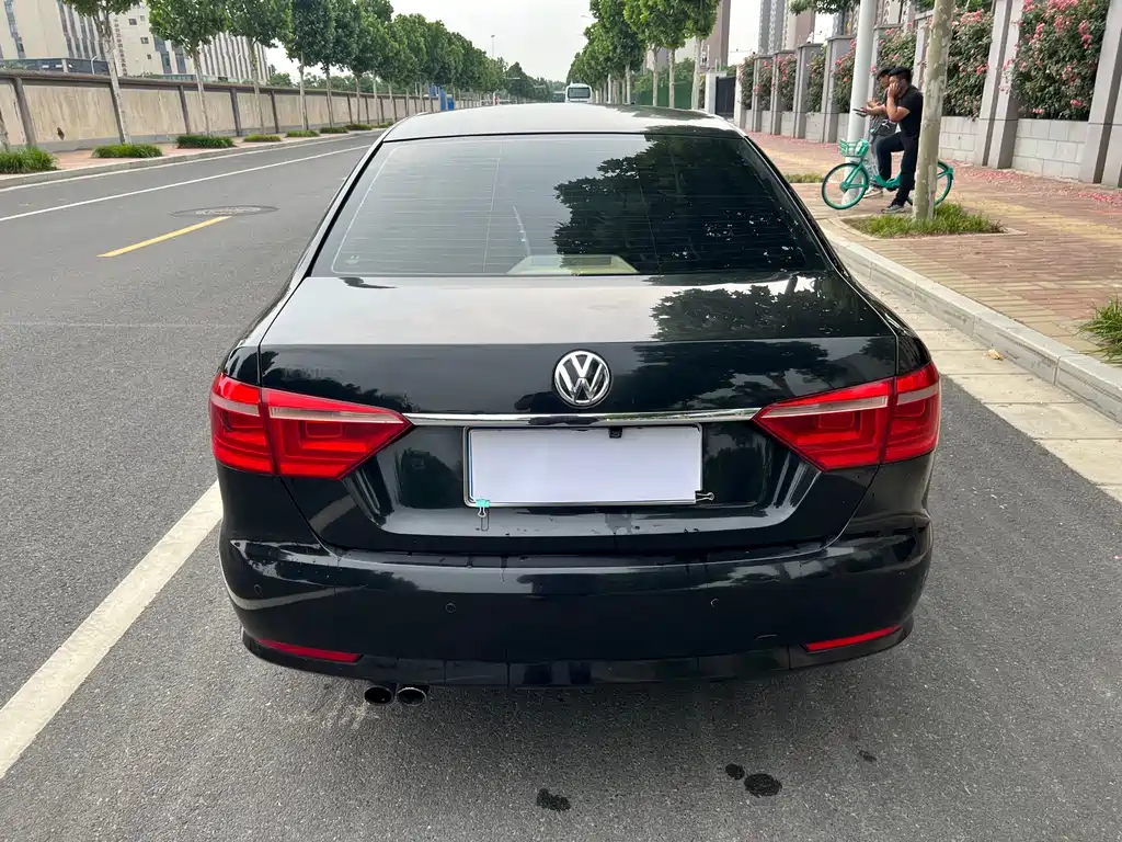 Volkswagen Lavida 2013 Classic Facelift 1.6L Automatic Comfort Edition