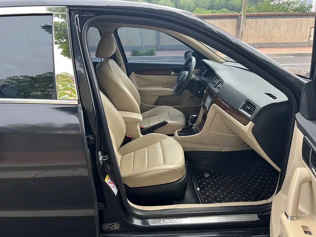 Volkswagen Lavida 2013 Classic Facelift 1.6L Automatic Comfort Edition