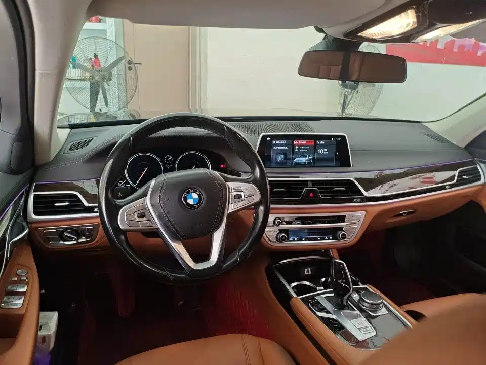 BMW 7 Series 2016 730Li Leading Edition - фото 6