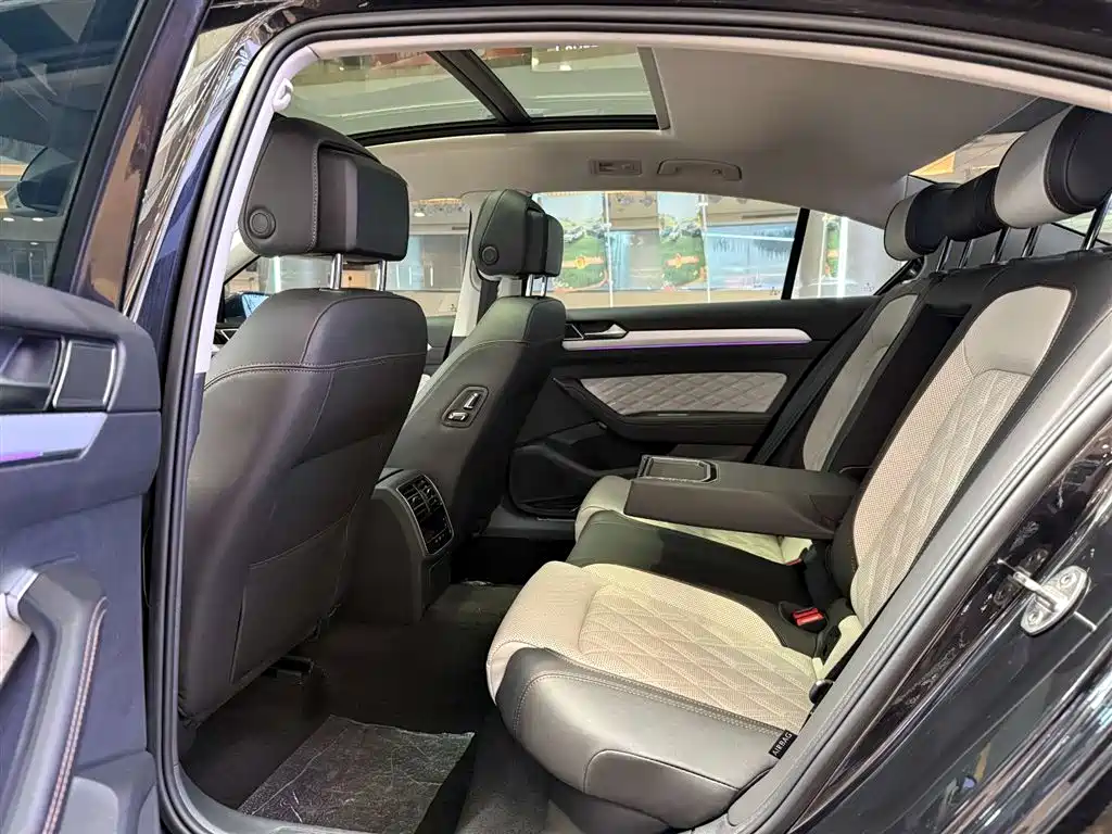 Volkswagen Magotan 2023 2 Million Units Anniversary Edition 330TSI DSG Luxury