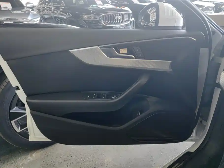 Audi A4L 2017 Plus 40 TFSI Fashion