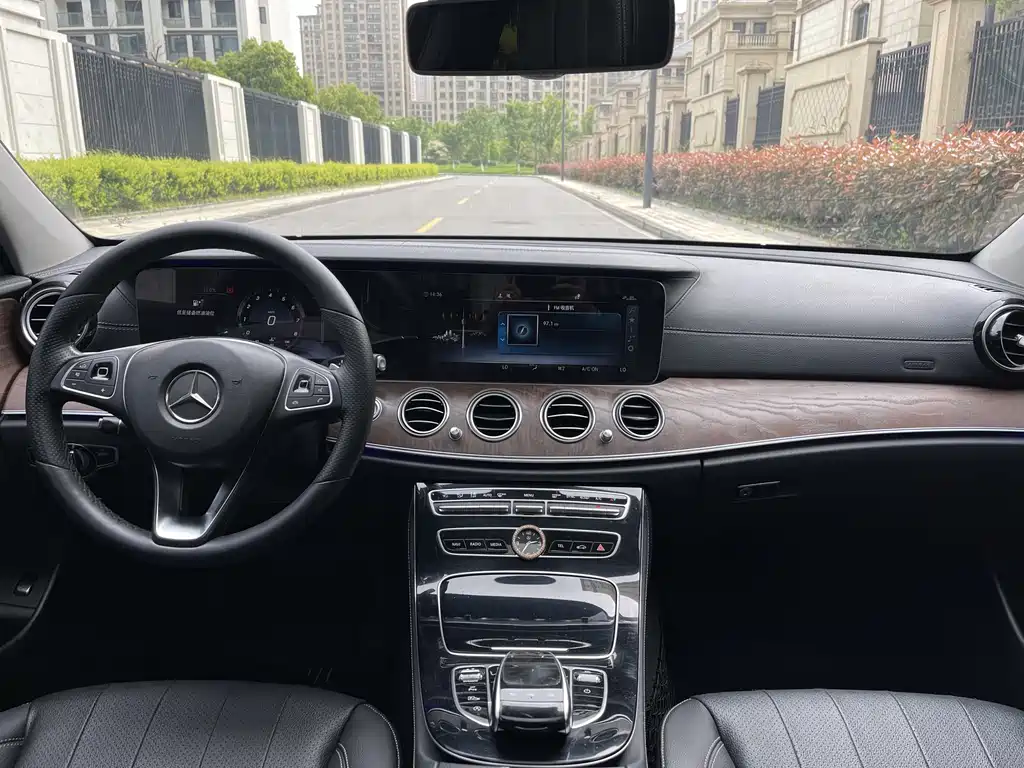 Mercedes-Benz E-Class 2016 E 300 L Fashion