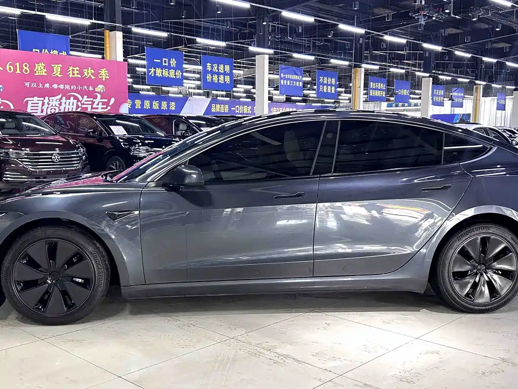 Tesla Model 3 2025 RWD