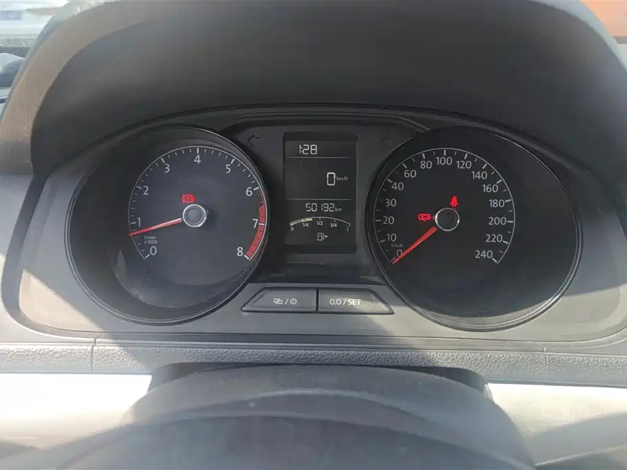 Volkswagen Lavida 2015 1.6L Manual Style Edition