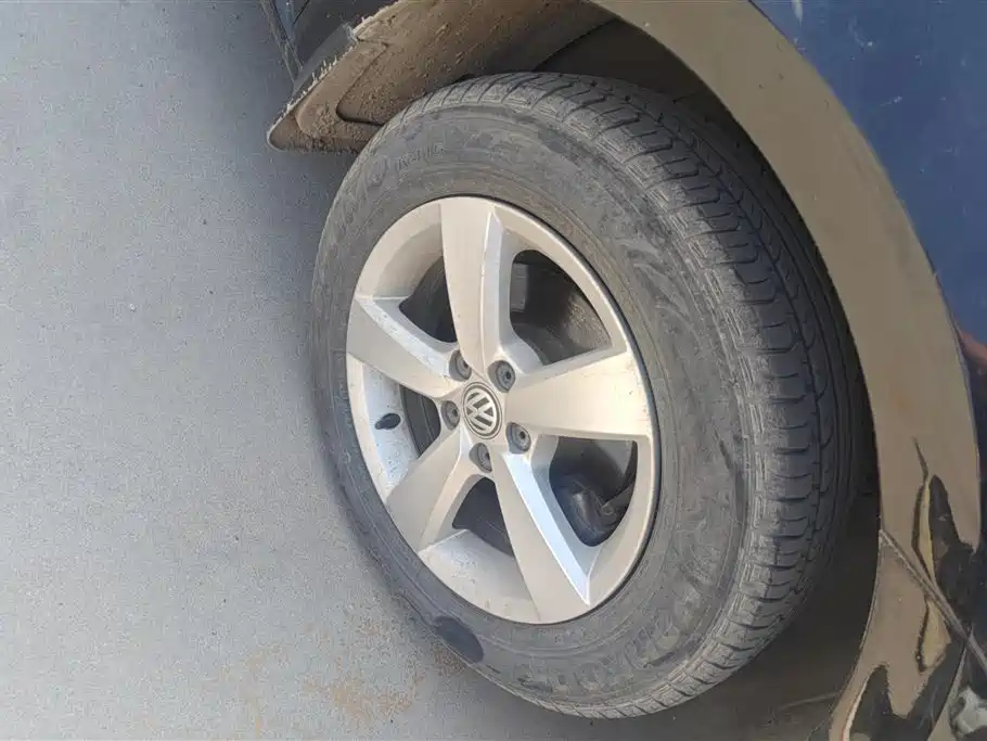 Volkswagen Lavida 2015 1.6L Manual Style Edition