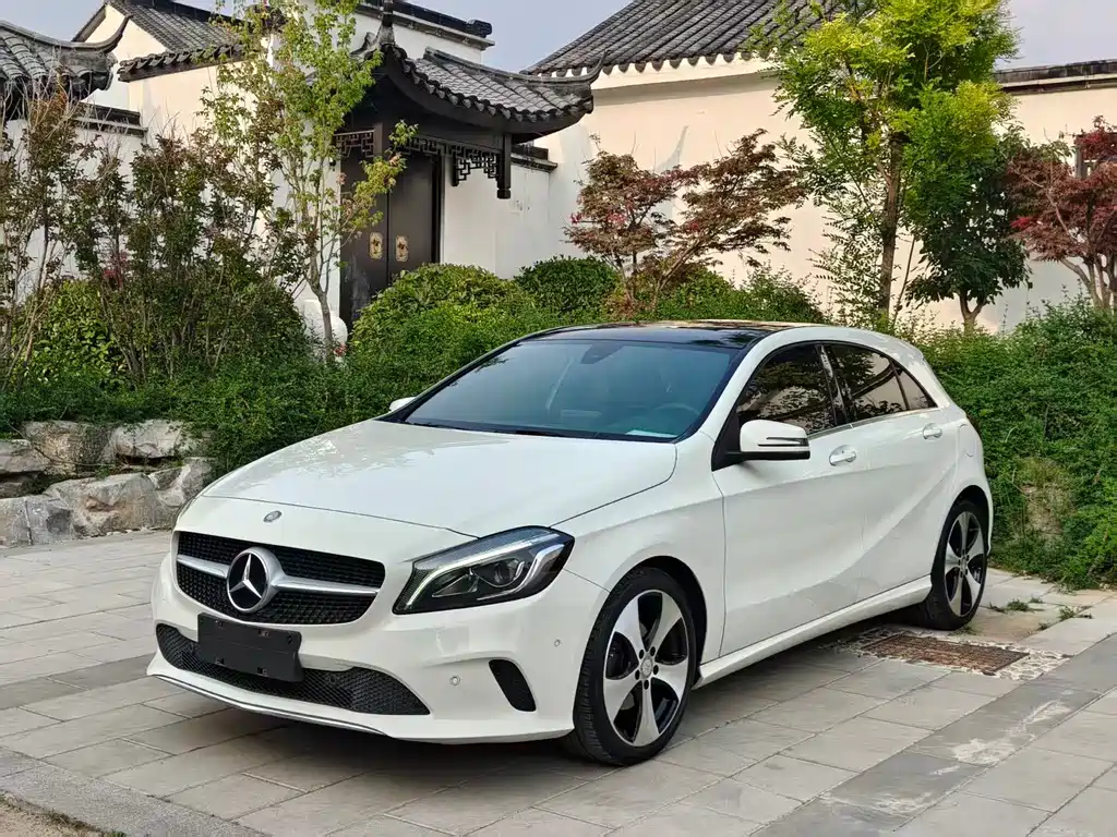 Mercedes-Benz A-Class (Import) 2016 A 200 Fashion Edition