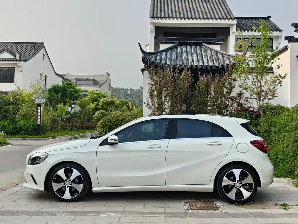 Mercedes-Benz A-Class (Import) 2016 A 200 Fashion Edition