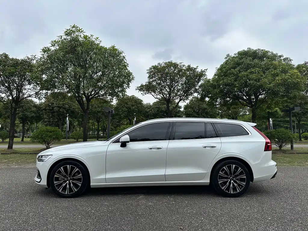 Volvo V60 2023 B5 Inscription