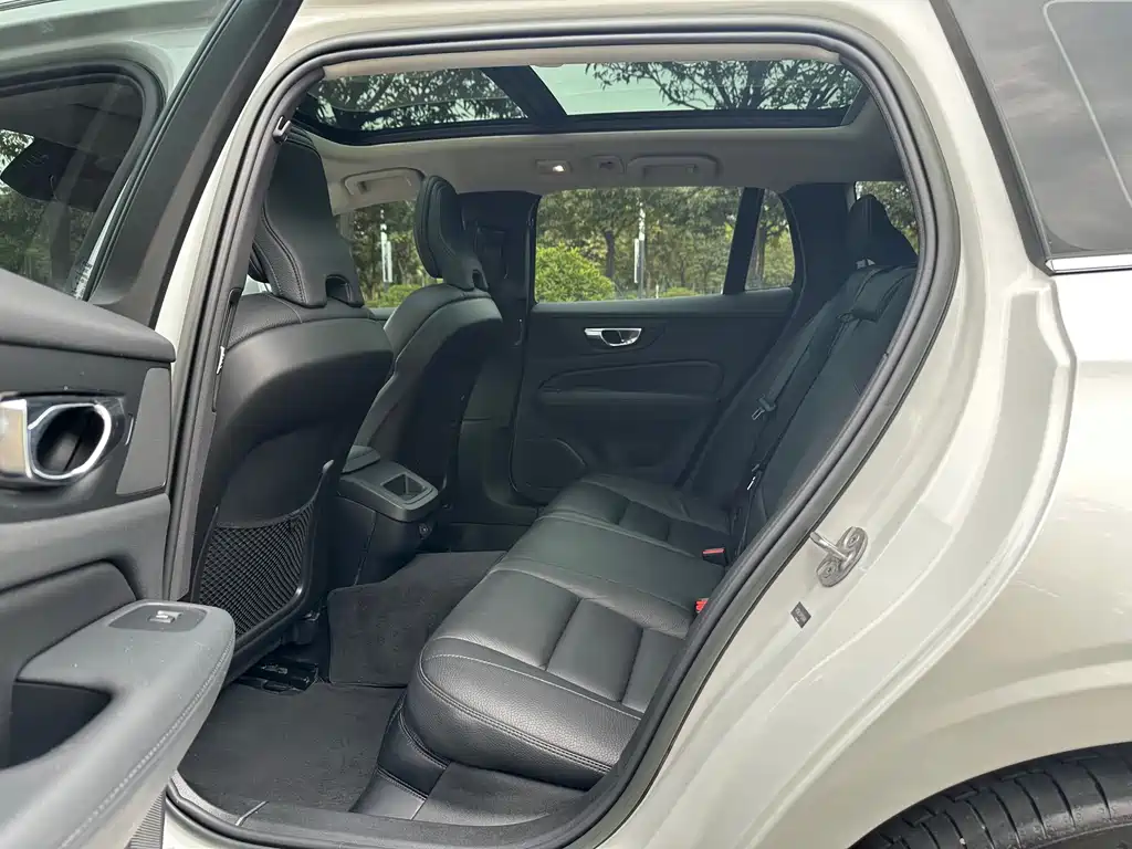 Volvo V60 2023 B5 Inscription