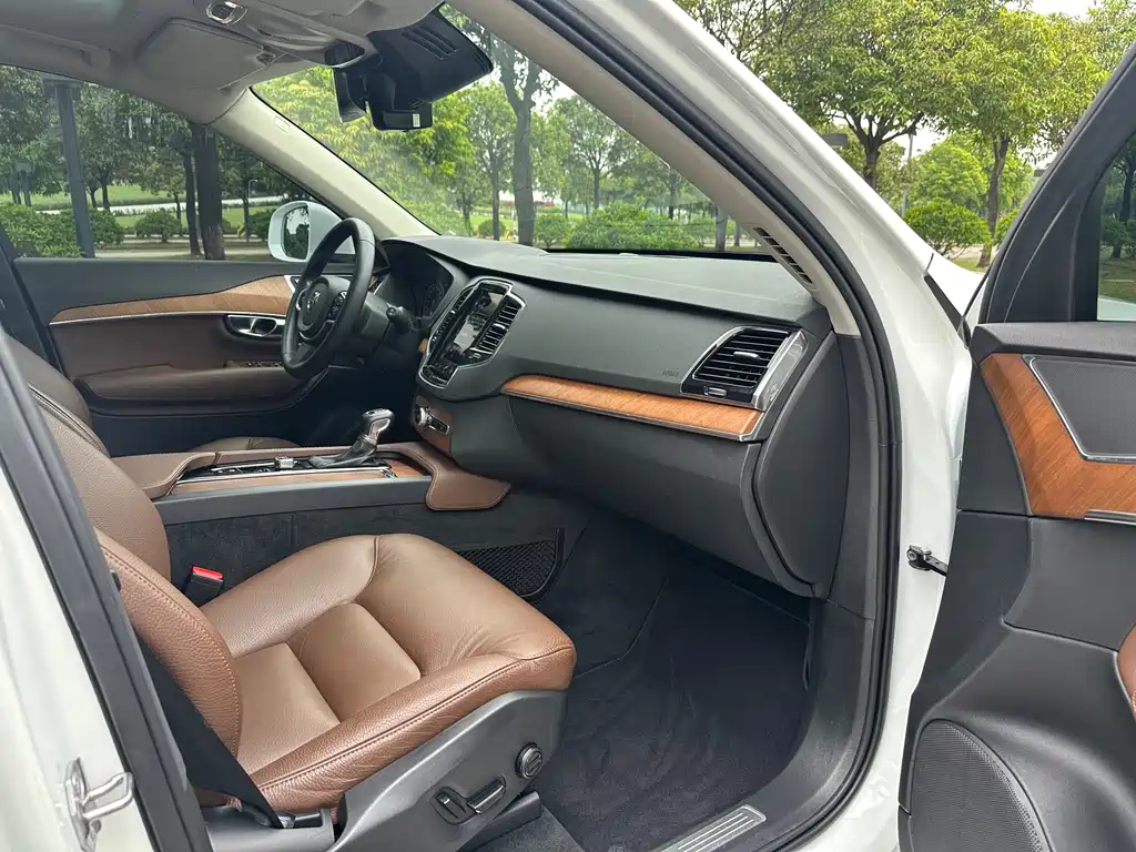 Volvo XC90 2020 T6 Momentum Luxury 7-Seater