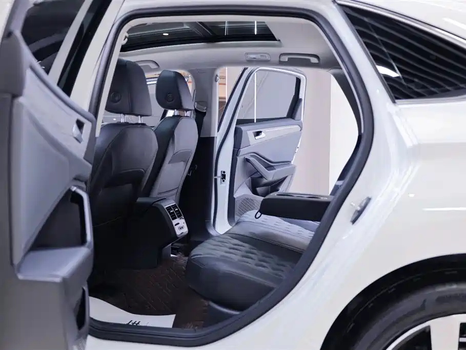 Volkswagen Sagitar 2025 Facelift 300TSI DSG Beyond Edition