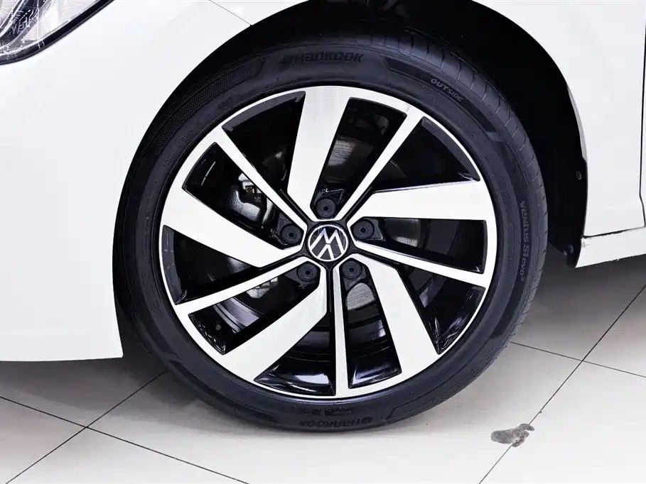 Volkswagen Sagitar 2025 Facelift 300TSI DSG Beyond Edition