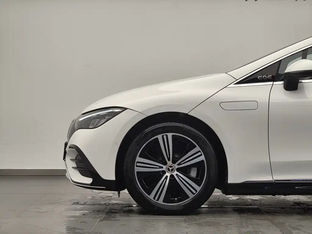 Mercedes-Benz EQE 500 4MATIC Luxury Edition 2025